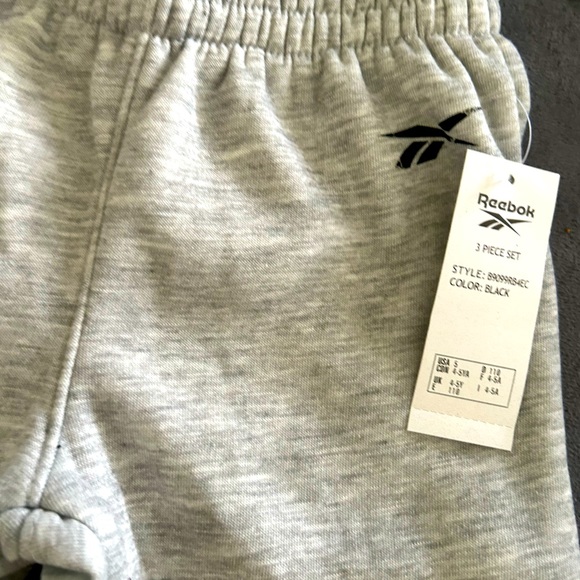 ❌SOLD❌Reebok Boys 3 Piece Set - 2 Long Sleeve Basketball  T-Shirt Size 5 and 1 - Picture 12 of 12